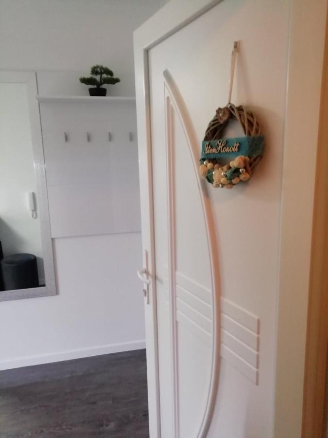 Salvus Apartman Appartamento Eger Esterno foto